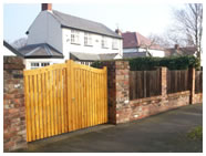 Derwent spindled arch top